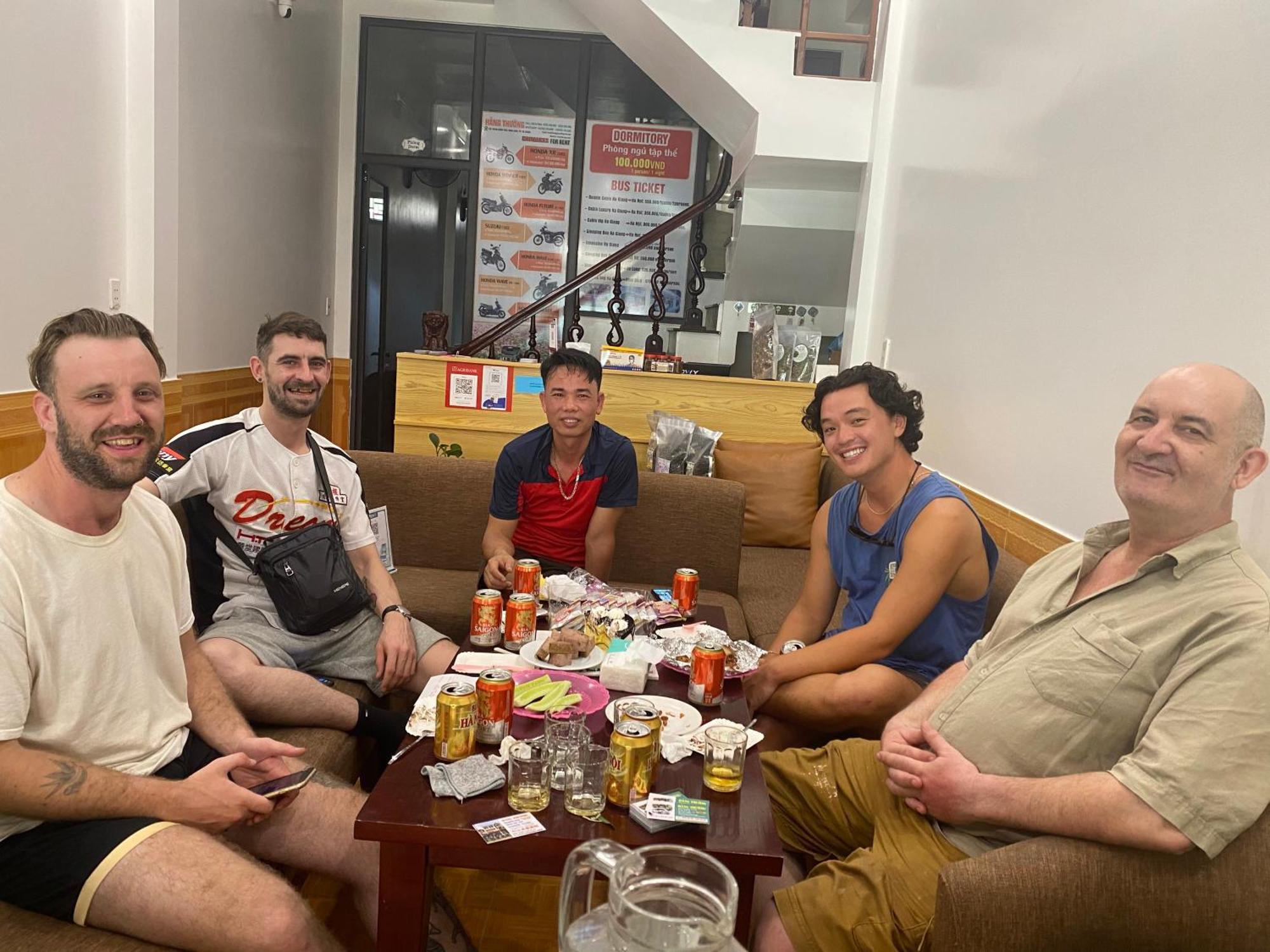 הא גיאנג Hang Thuong Hostel - Motorbikes And Tour מראה חיצוני תמונה